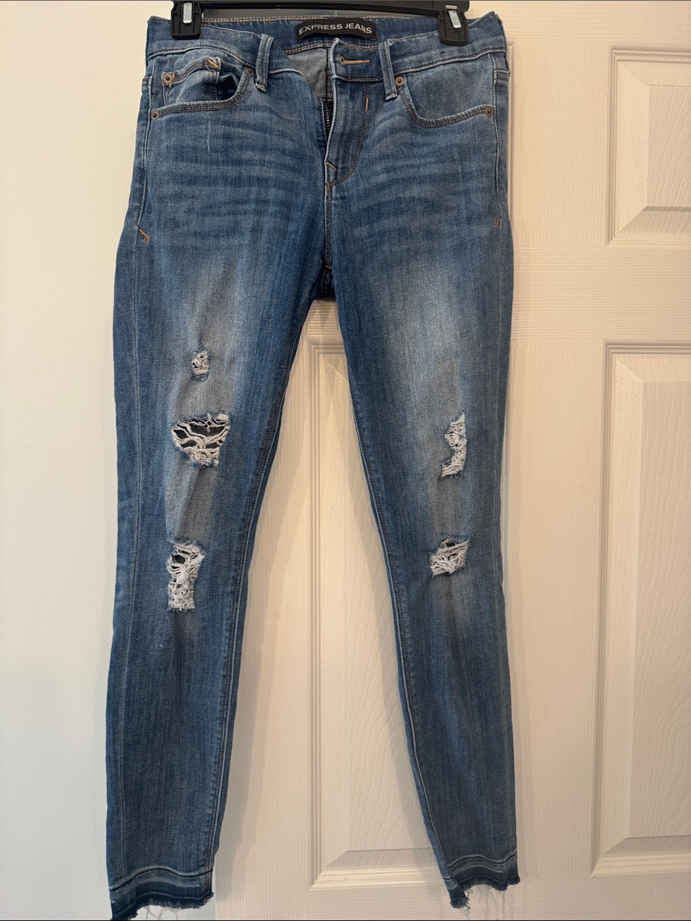 Express Distressed Skinny Jeans in Medium Blue Wash